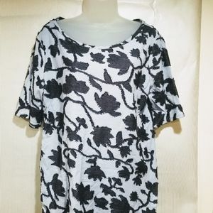 💙 TOP: 💙Floral Print Navy LOFT Short Sleeve Top